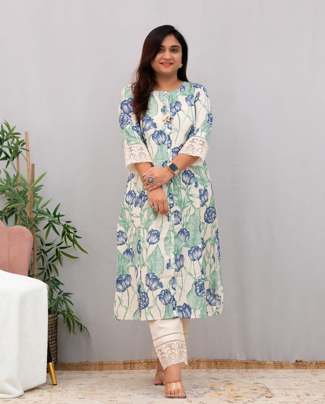 Aline Kurta with Lace Detailing on Sleeves