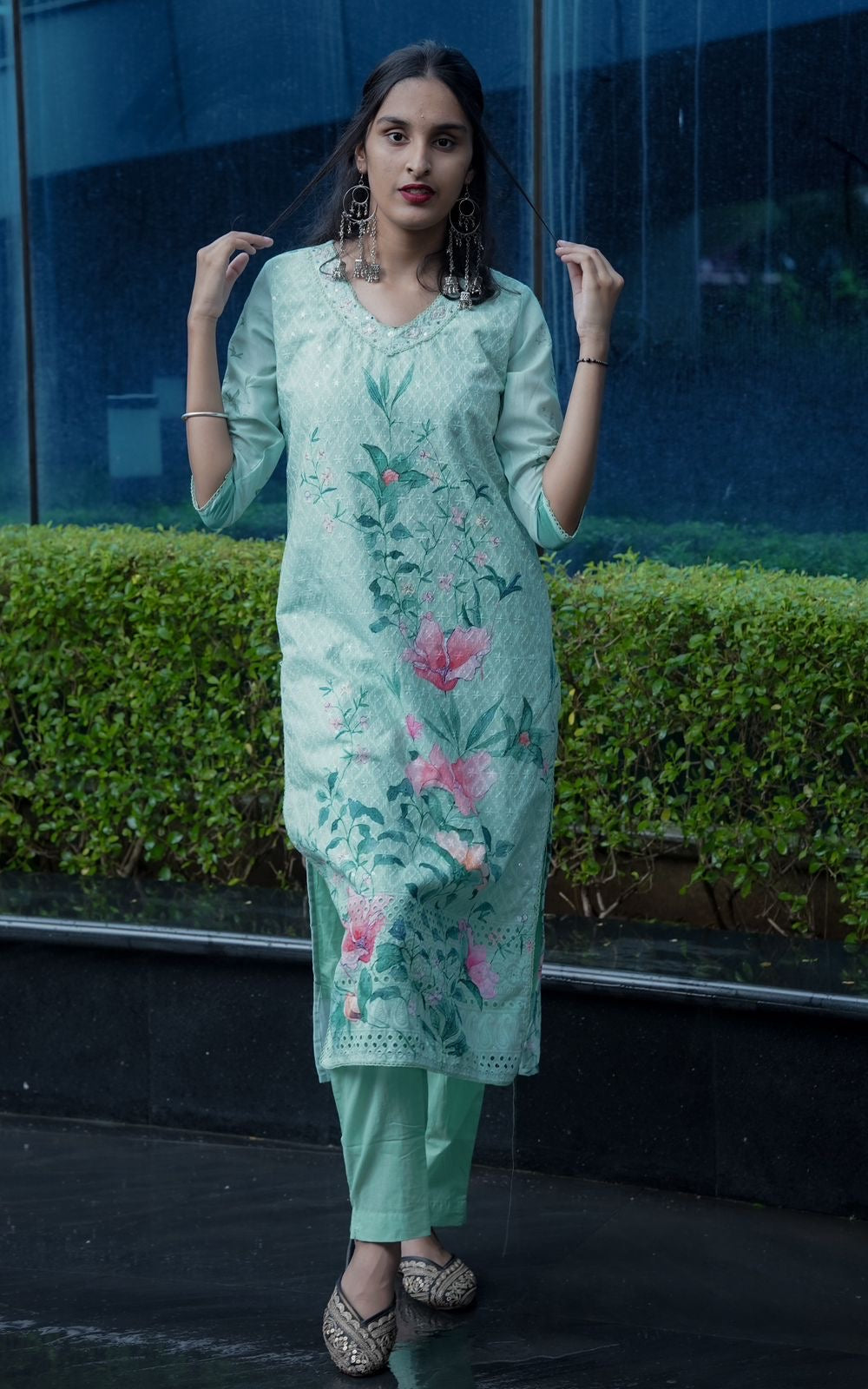 Presenting Stylish Chikankari Kurti Crafted From High-Quality Cotton Fabric