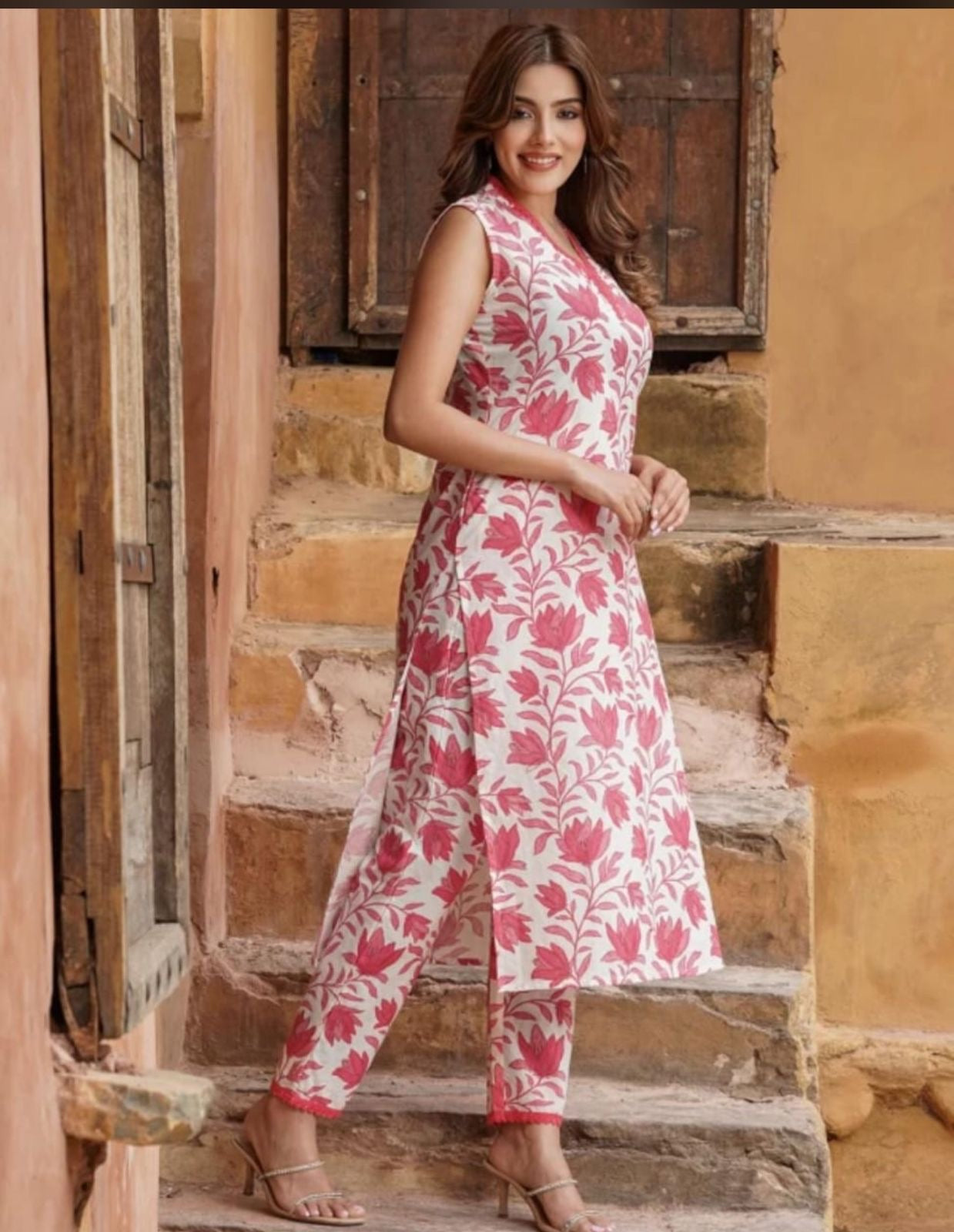 Beautiful Flowers Print Kurti With Pant