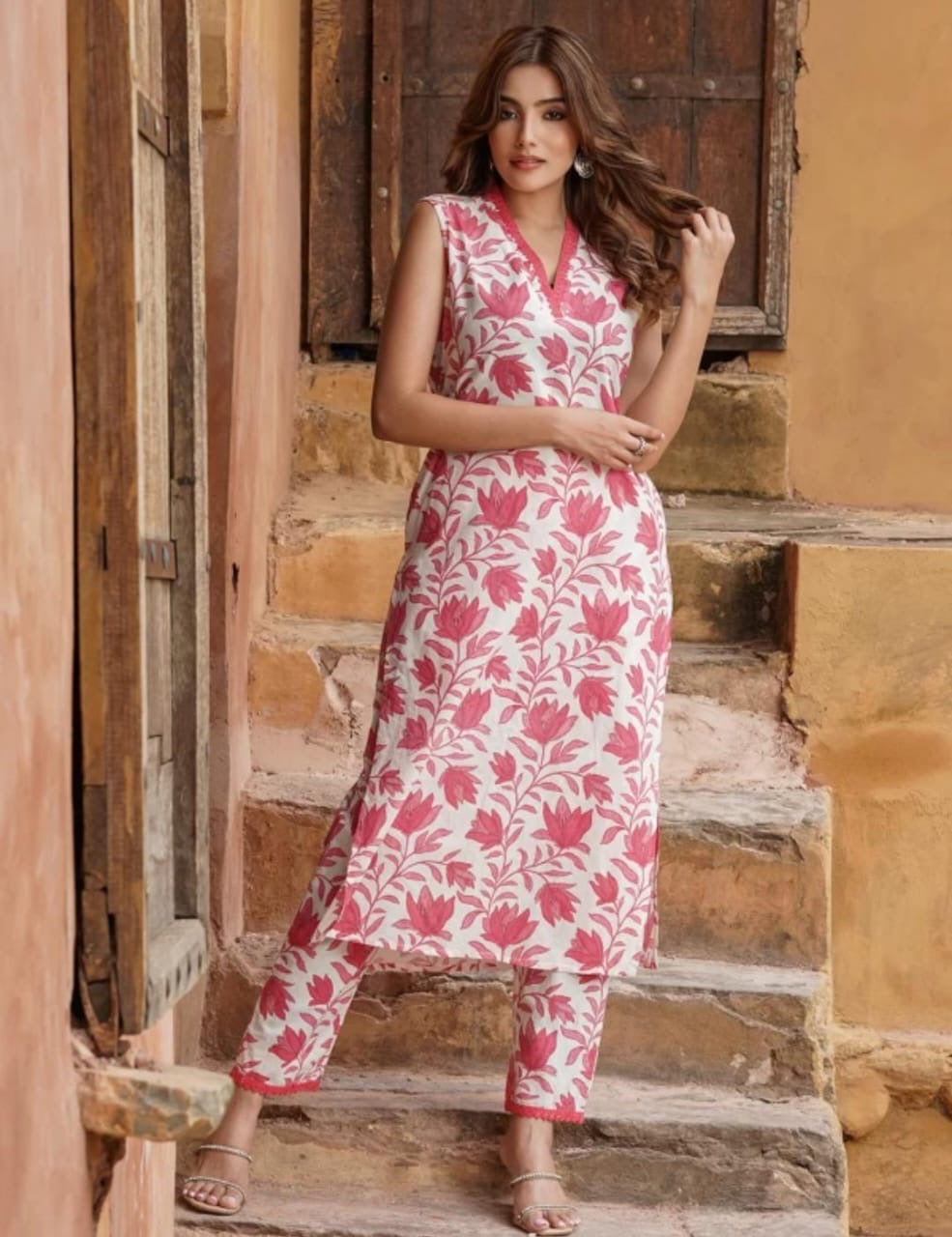 Beautiful Flowers Print Kurti With Pant