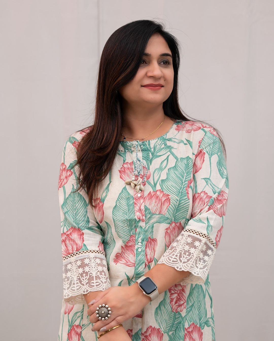 Aline Kurta with Lace Detailing on Sleeves