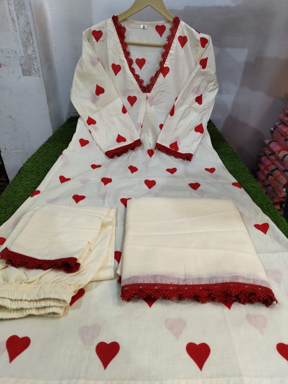 Cotton Heart White Kurta Pant & Dupatta Set - Ethnic Style