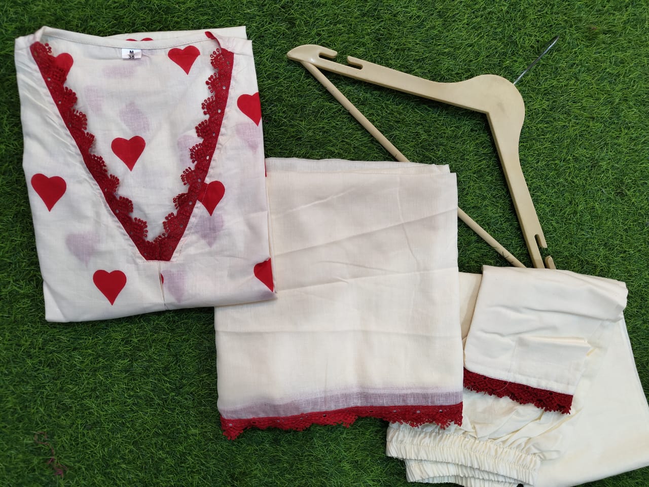 Cotton Heart White Kurta Pant & Dupatta Set - Ethnic Style