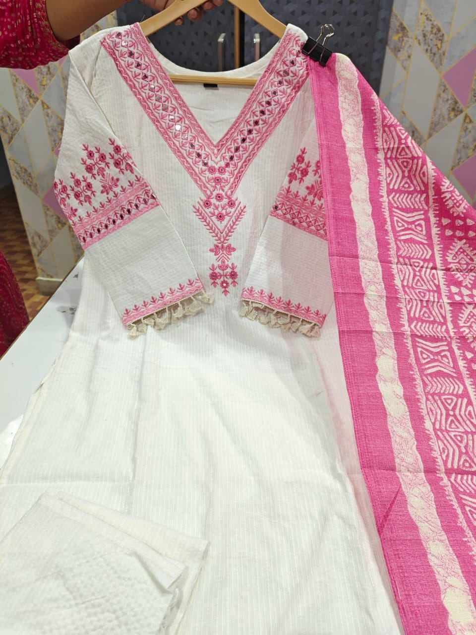 Women Katha Cotton Pink Kurta Pant and Dupatta Set – Graceful Ethnic Wear