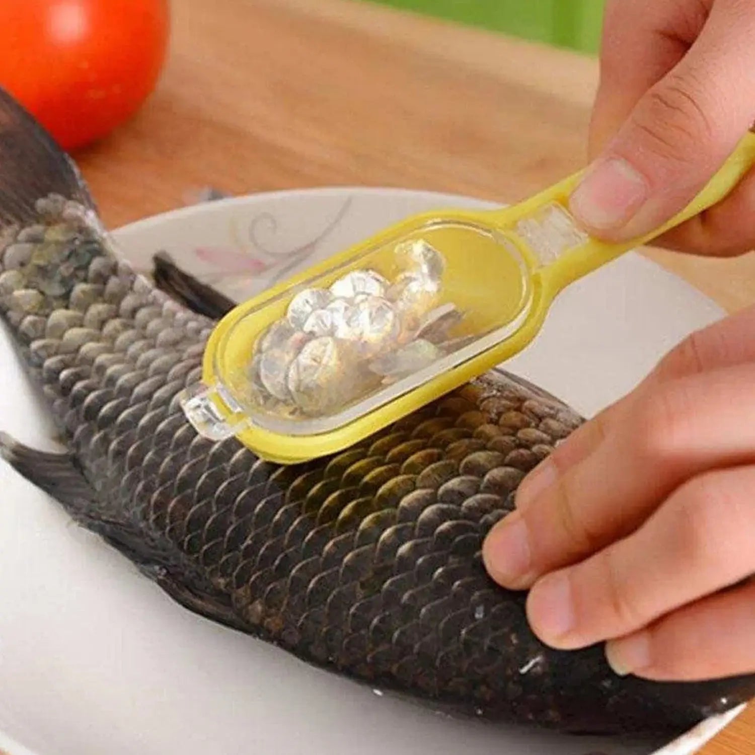 0112 Plastic Fish Scales Graters Scraper Fish Skin Brush Fish Cleaning Tool Scraping Scales Device With Cover Home Kitchen Cooking Tools 1 Pieces - Image #2