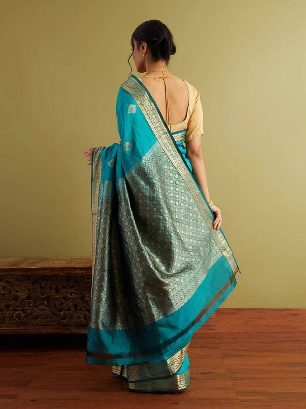 Banarasi Silk Saree With Stunning Pallu Work