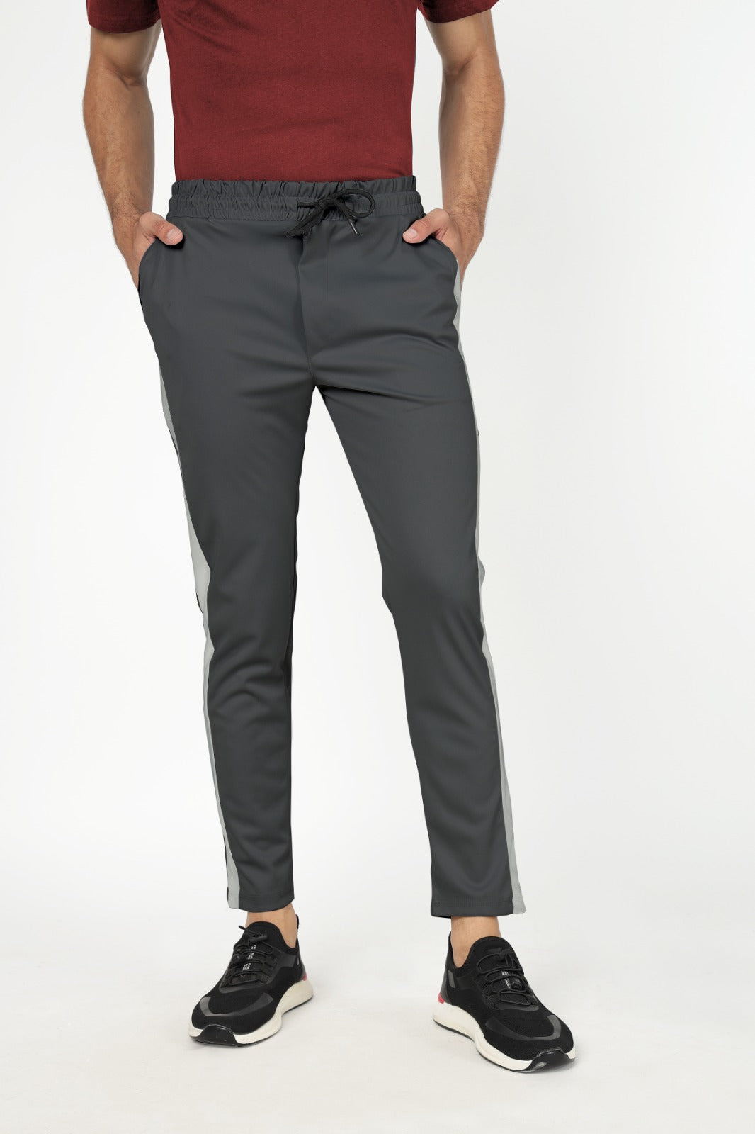 Skinny trousers with side stripe