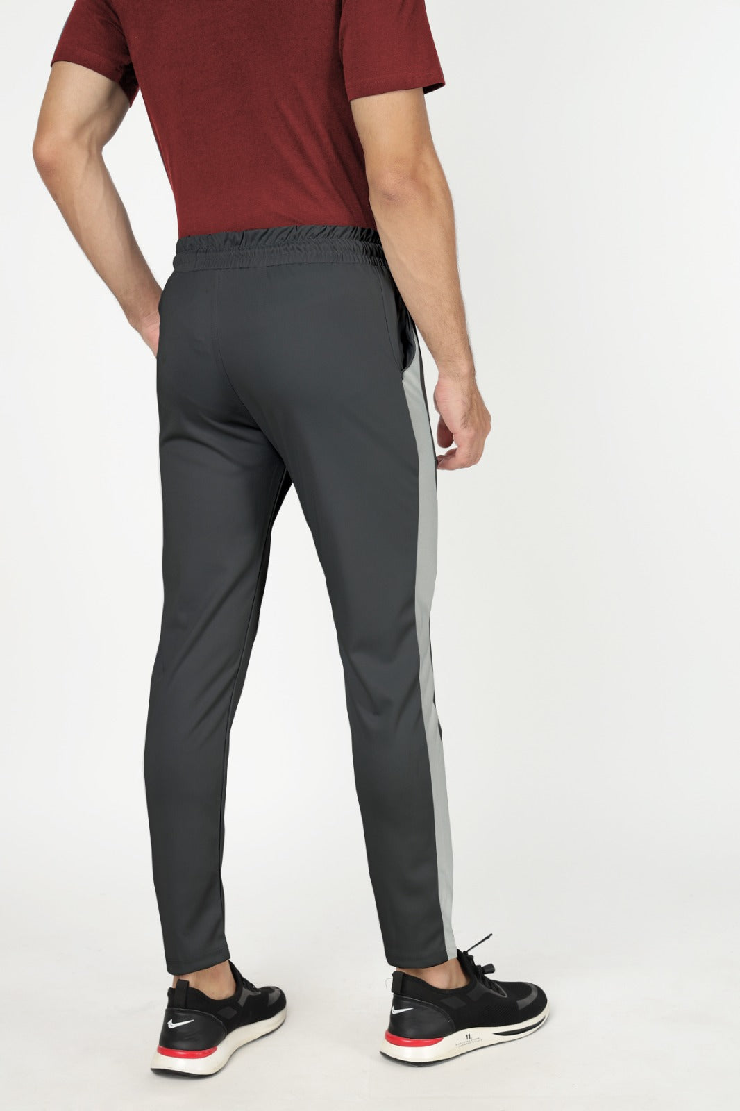 Skinny trousers with side stripe