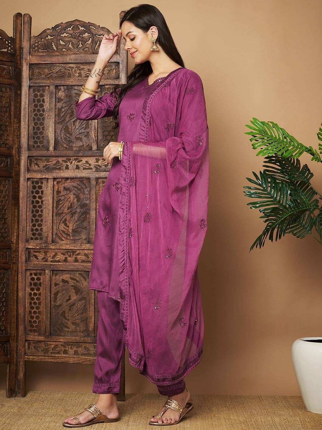 Women Embroidered Straight Kurta Set with Dupatta 6890d6-14 