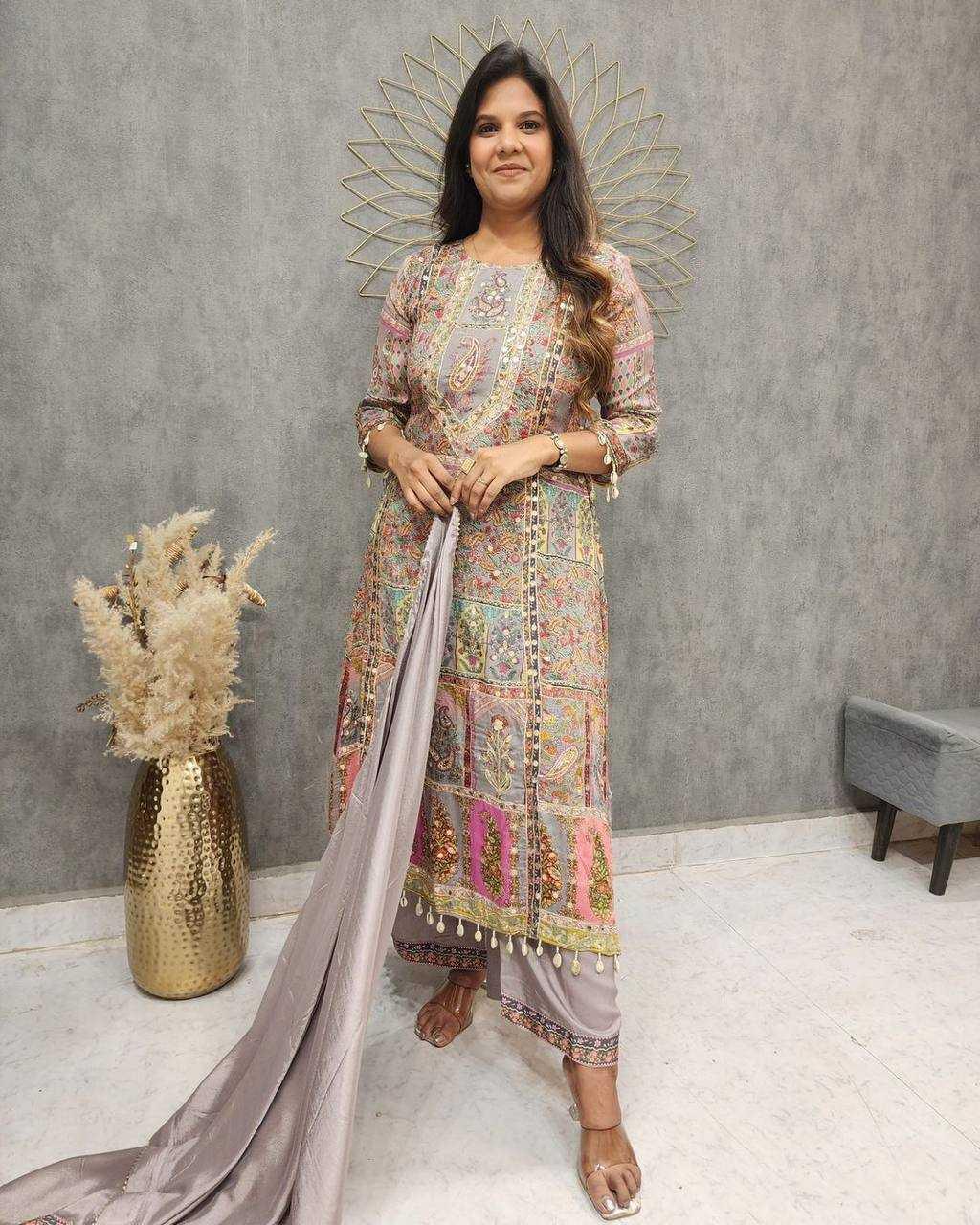 LADIES KASHMIRI PRINTED LADIES SILK SUITS