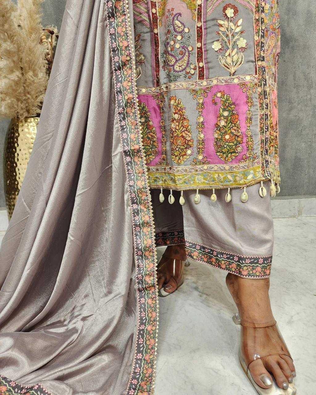 LADIES KASHMIRI PRINTED LADIES SILK SUITS